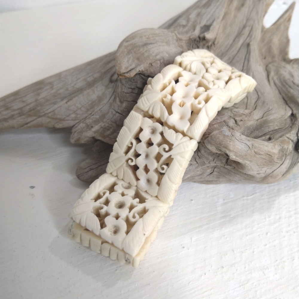 50s Vintage Bracelet Bone Color Plastic Exotica